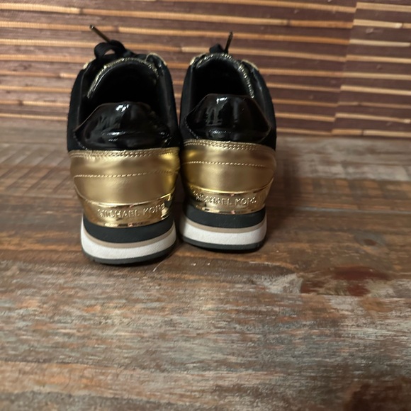 Michael Kors Sneakers 6.5 - Picture 6 of 9